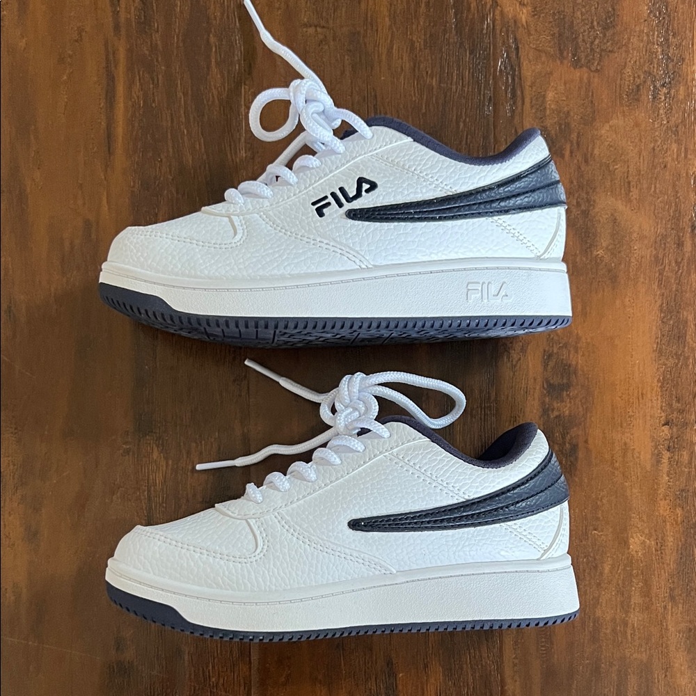 Fila Kids White and Navy Sneakers SIze 1 Youth - Picture 5 of 11